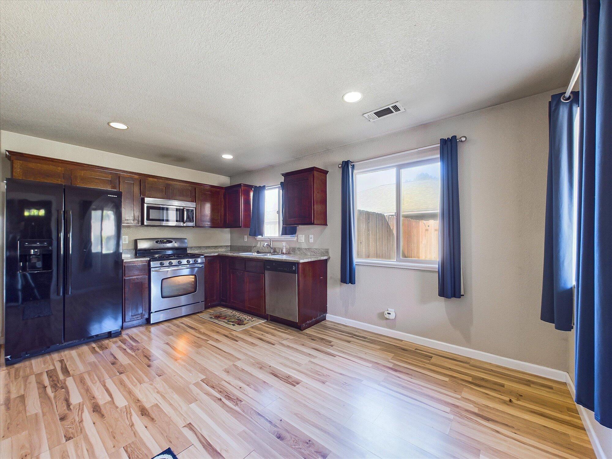908-910 Hilda Court Rio Dell, CA 95562 - Photo 15 of 45