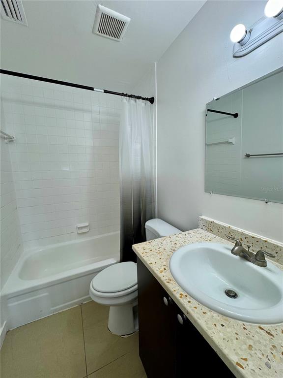 13300 Walsingham Road, Unit 61 Largo, FL 33774 - Photo 5 of 18 a bathroom with a sink toilet and shower