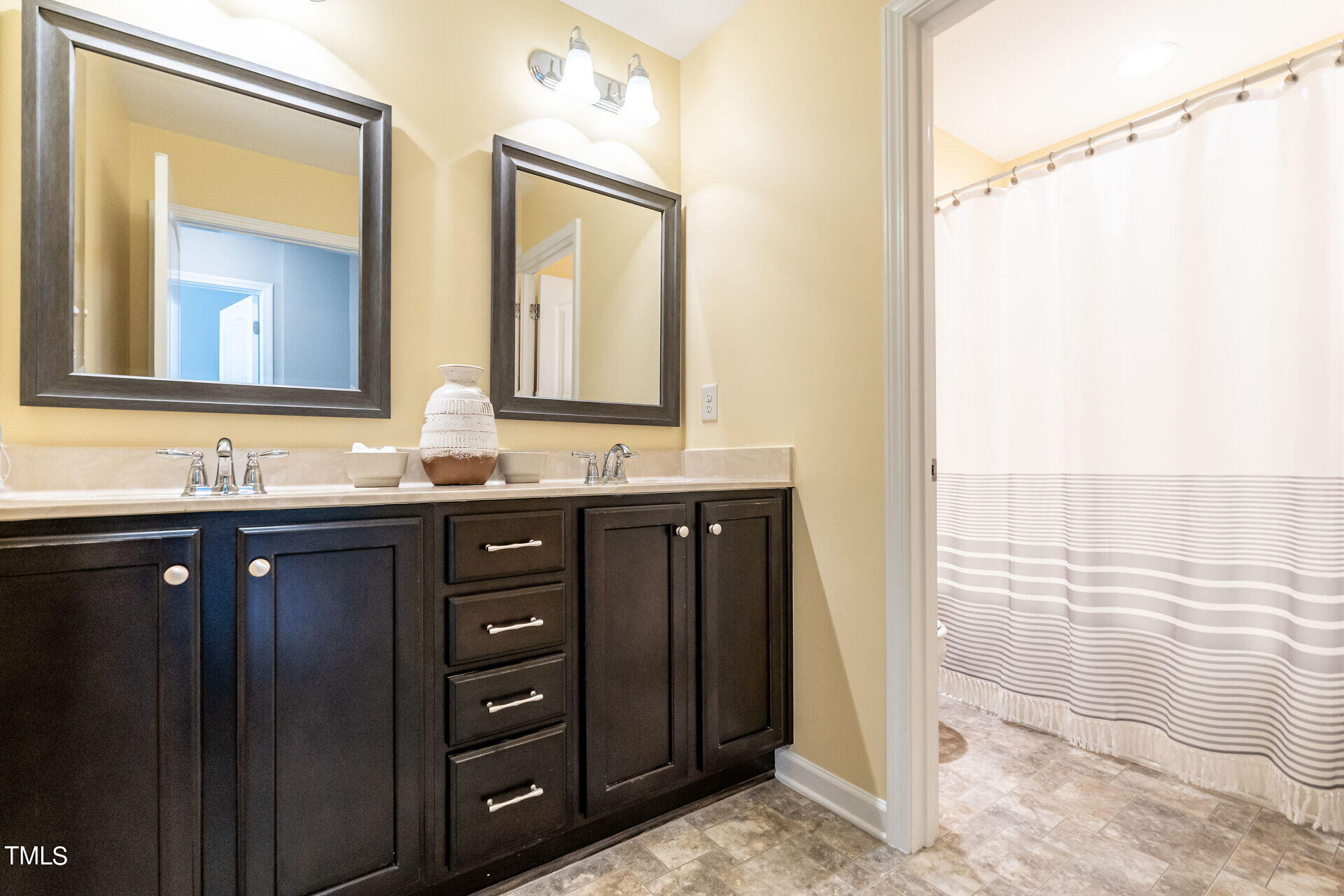 1233 Silver Beach Way Raleigh, NC 27606 - Photo 18 of 26 virtual-tour-135737-photo-17144226770456