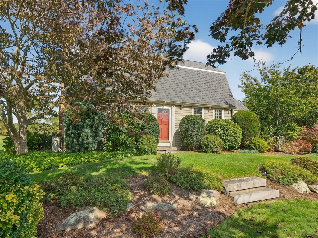 7 Hamlin Street Acushnet, MA 02743 - Photo 2 of 42