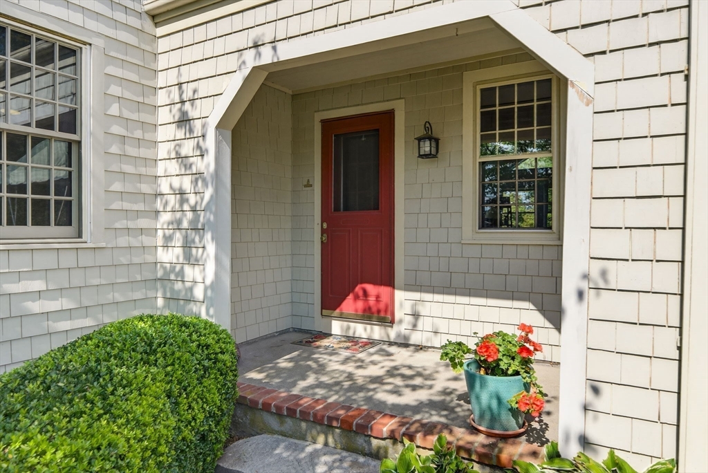 7 Hamlin Street Acushnet, MA 02743 - Photo 4 of 42