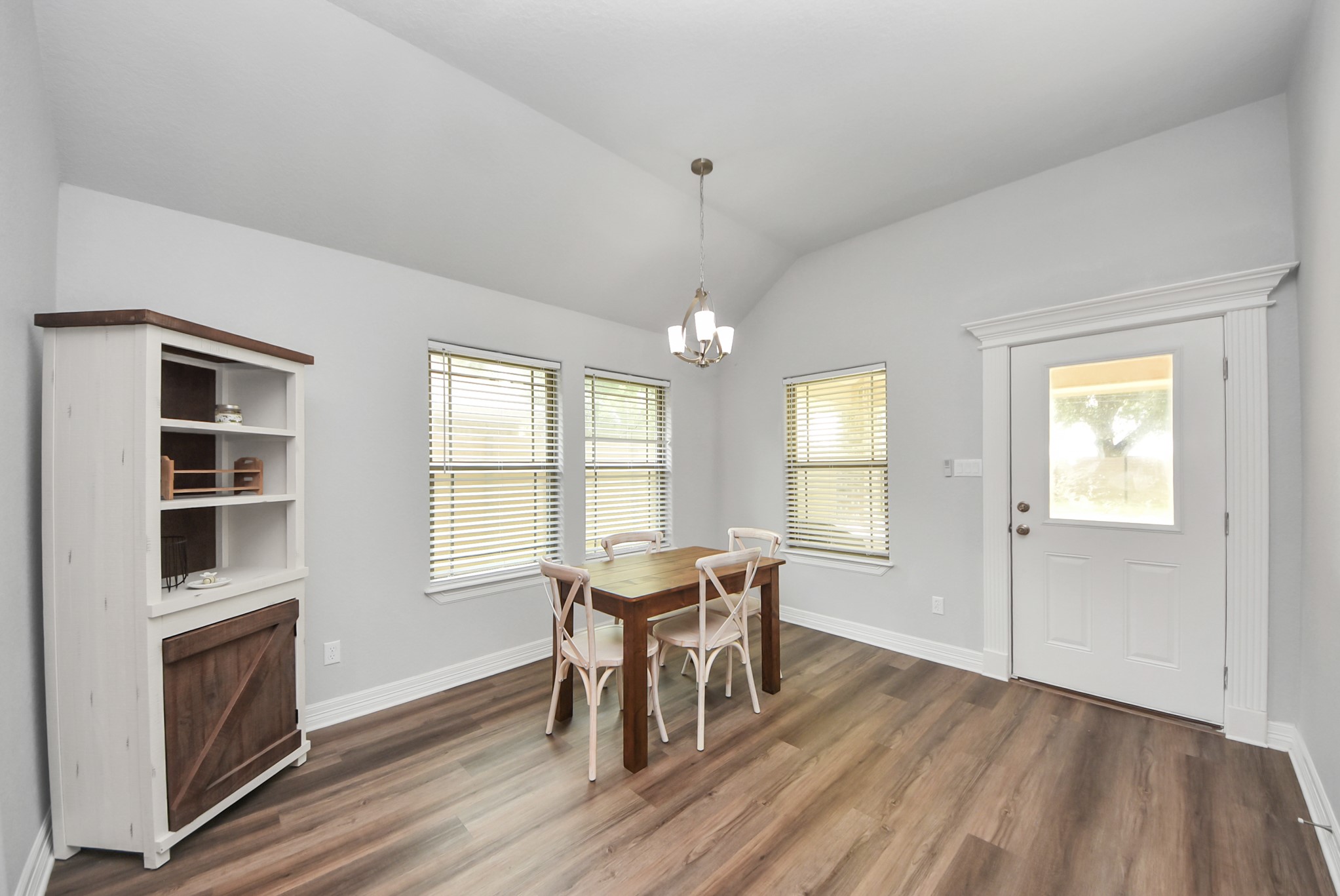 1023 South Anderson Street Angleton, TX 77515 - Photo 13 of 24 Breakfast Area