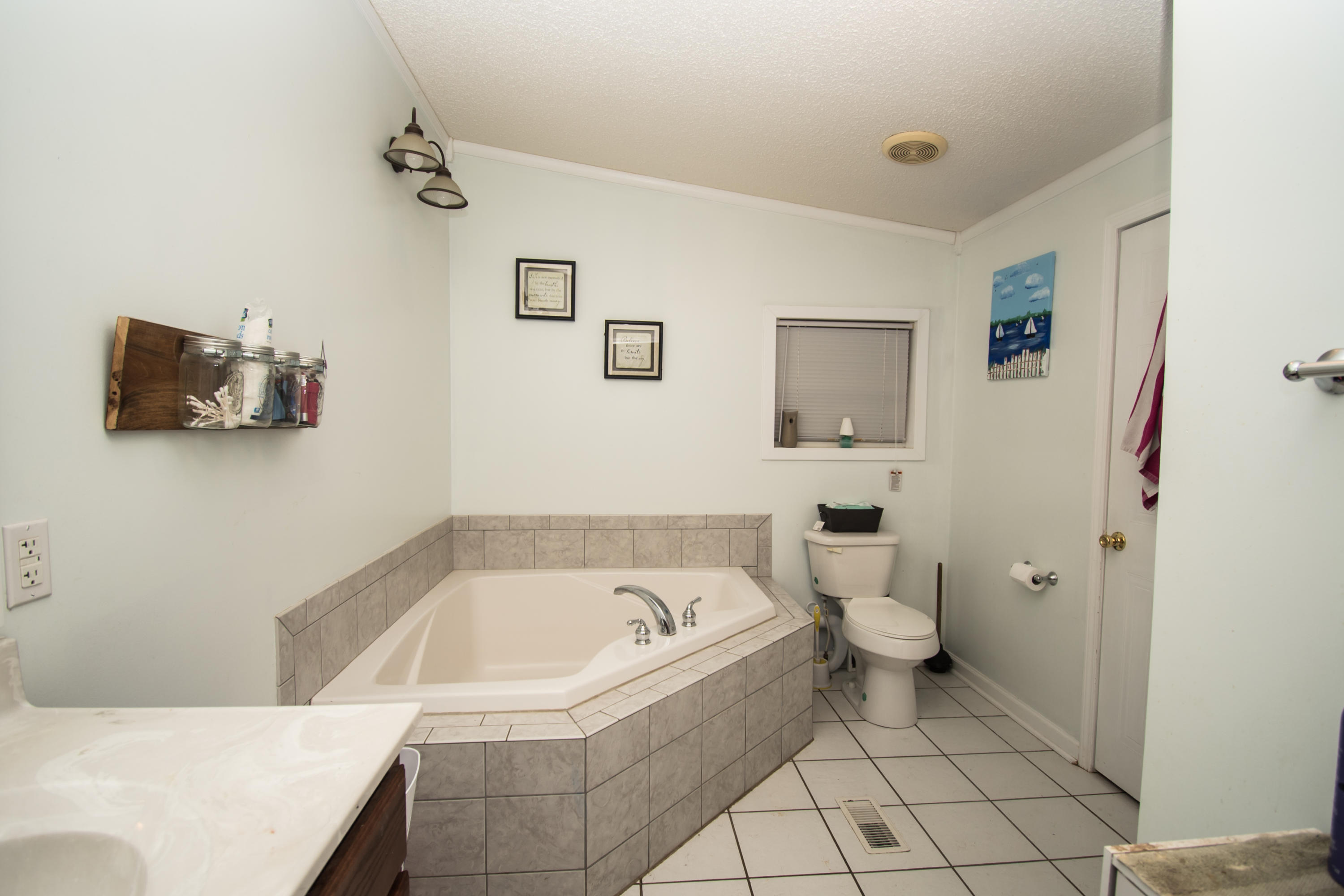 1237 Potters Road Vinton, VA 24179 - Photo 16 of 45 Master Bathroom