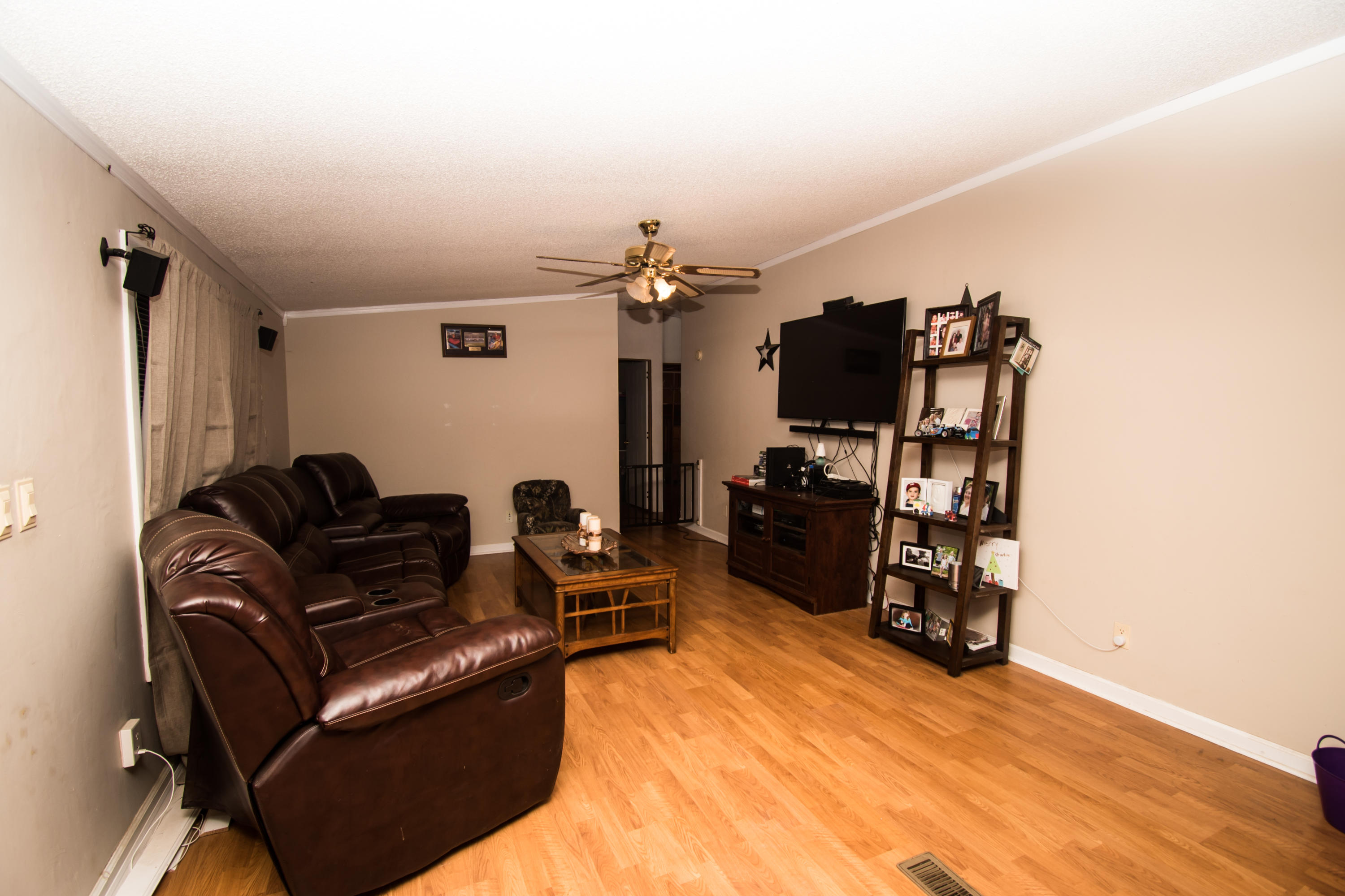 1237 Potters Road Vinton, VA 24179 - Photo 18 of 45 Living Room