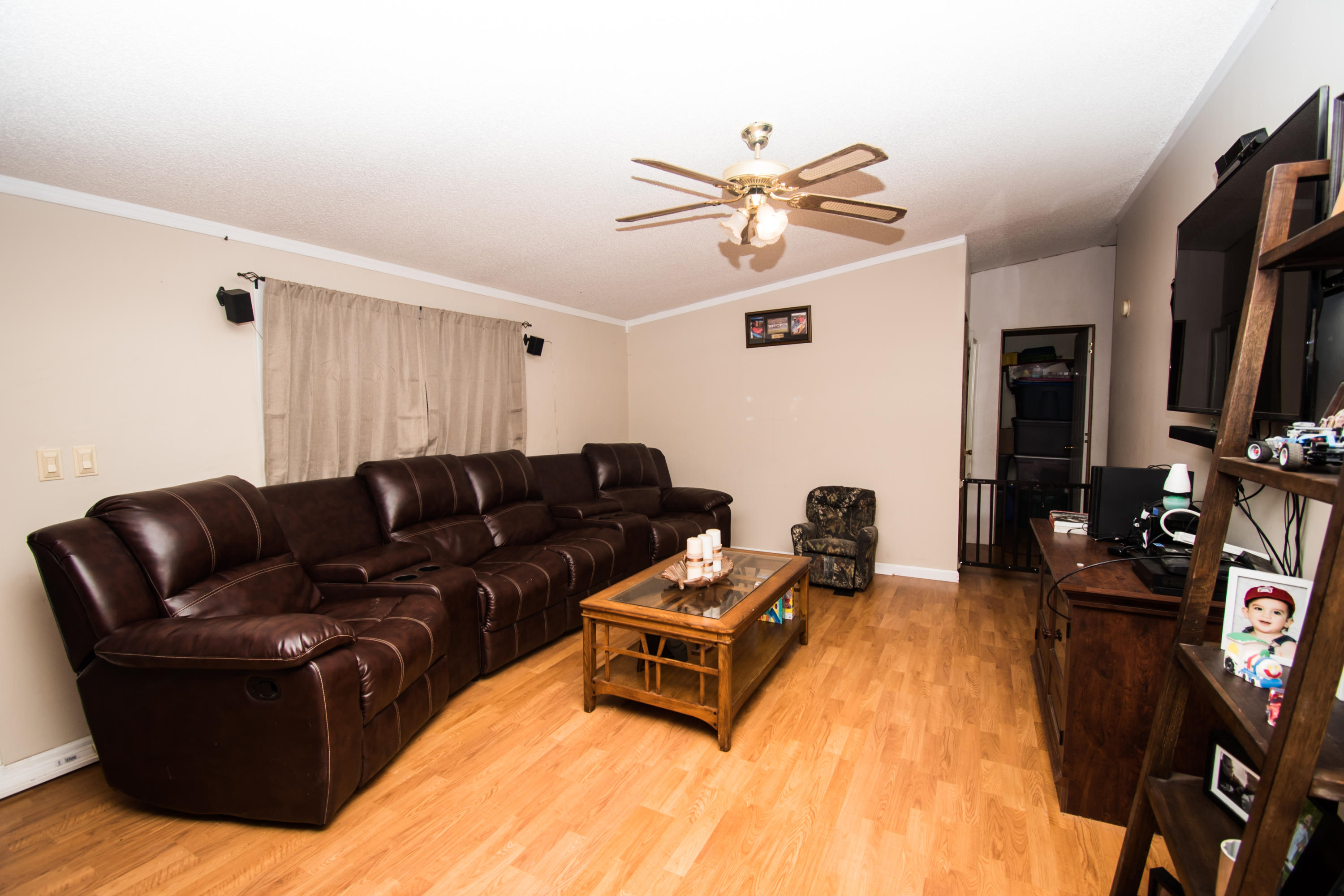 1237 Potters Road Vinton, VA 24179 - Photo 20 of 45 Living Room