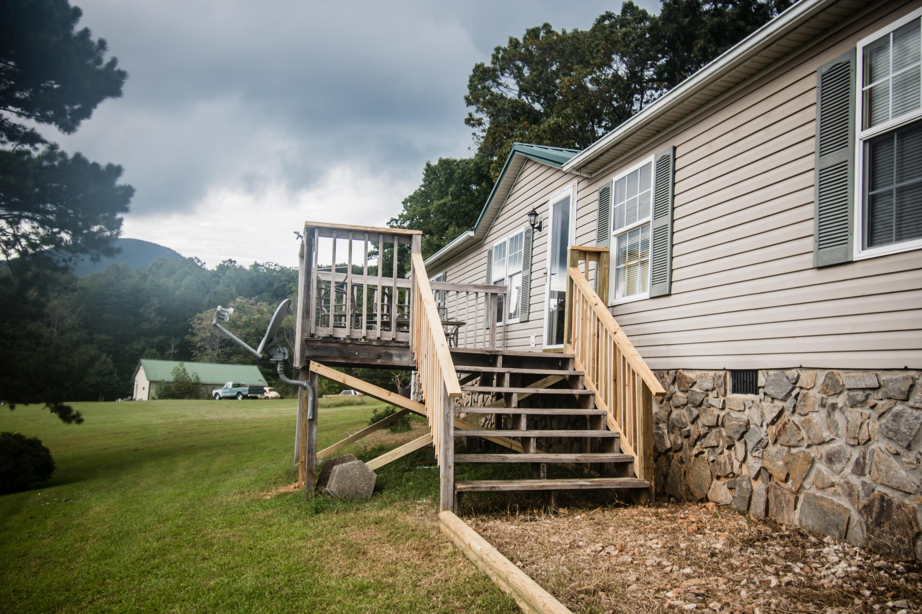 1237 Potters Road Vinton, VA 24179 - Photo 3 of 45 Front Deck