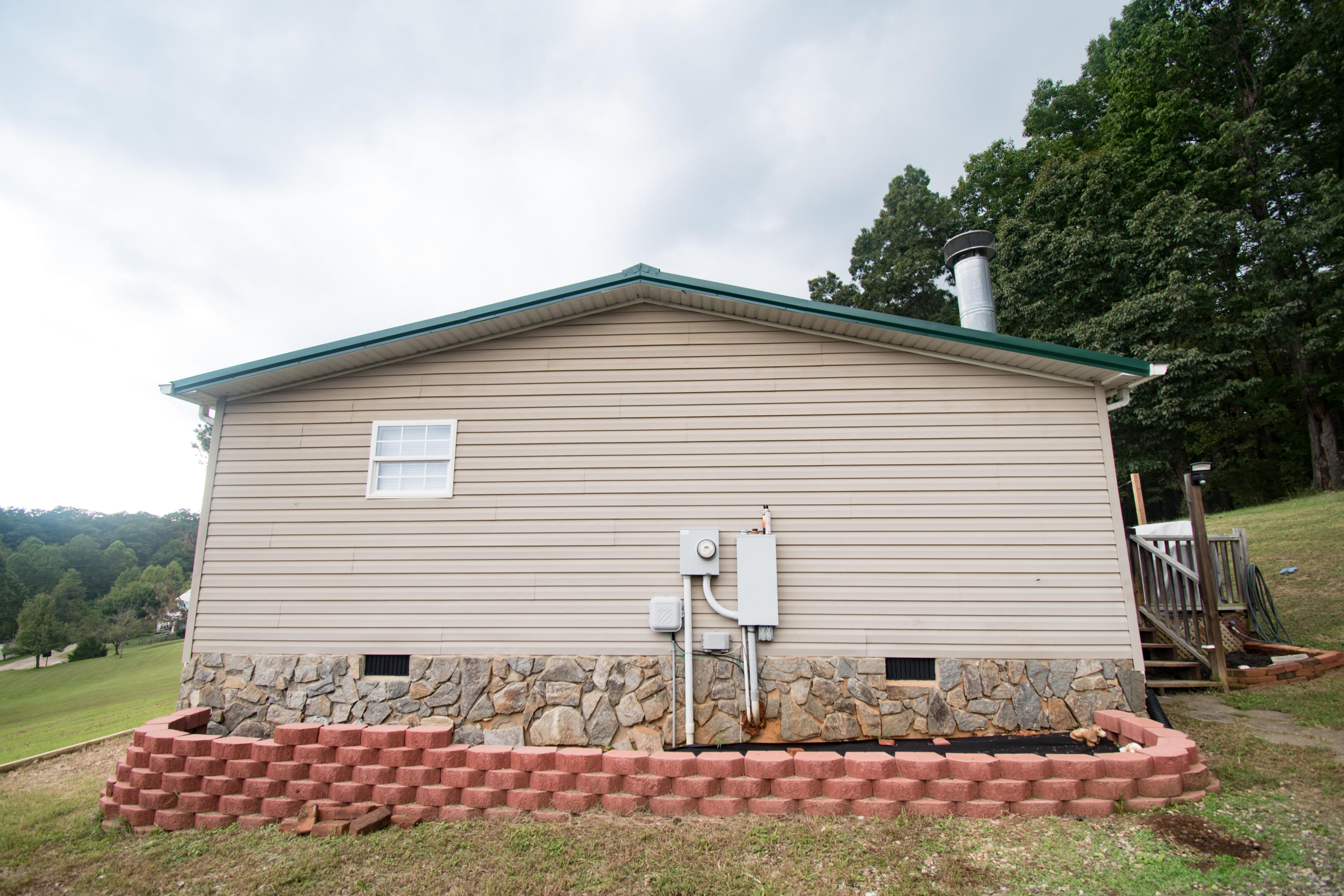 1237 Potters Road Vinton, VA 24179 - Photo 43 of 45 Flower Bed/ Side of Home