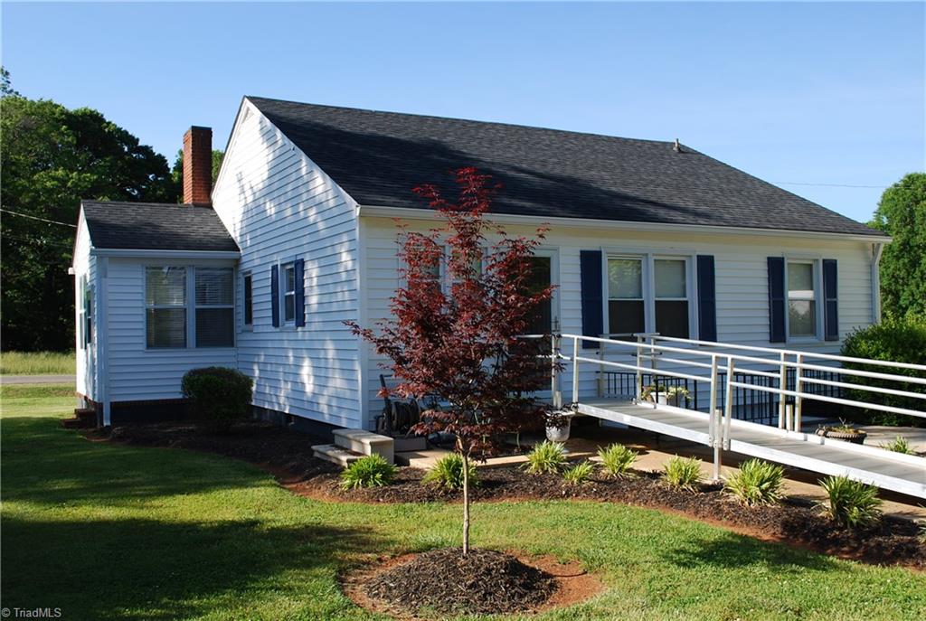 138 Twin Cedars Golf Road Mocksville, NC 27028 - Photo 4 of 22 Gallery Image 4