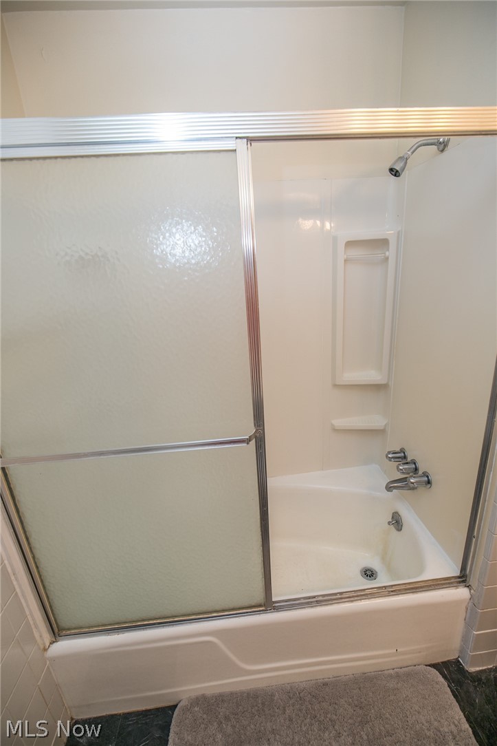 6461 Longridge Road Cleveland, OH 44124 - Photo 14 of 28