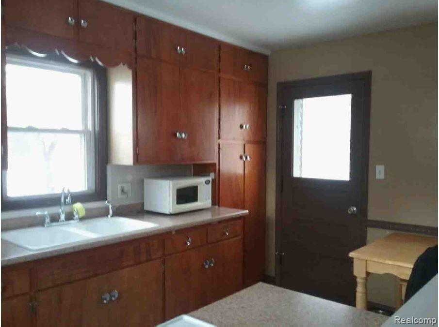 9139 Oakridge Road Temperance, MI 48182 - Photo 8 of 25 8.JPG
