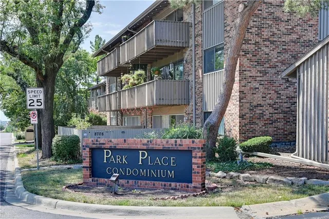 $205,000 | 8718 Metcalf Avenue, Unit 102, Overland Park, KS 66212