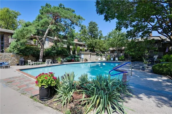 $205,000 | 8718 Metcalf Avenue, Unit 102, Overland Park, KS 66212