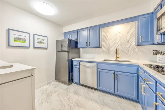 $205,000 | 8718 Metcalf Avenue, Unit 102, Overland Park, KS 66212