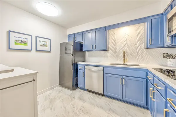 $205,000 | 8718 Metcalf Avenue, Unit 102, Overland Park, KS 66212