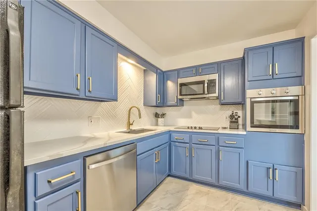 $205,000 | 8718 Metcalf Avenue, Unit 102, Overland Park, KS 66212