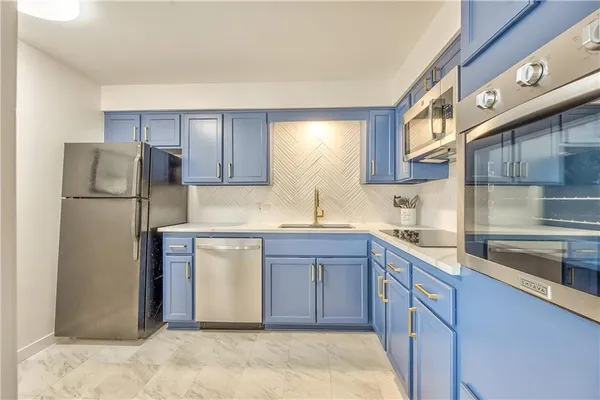 $205,000 | 8718 Metcalf Avenue, Unit 102, Overland Park, KS 66212