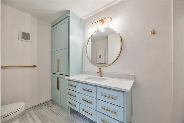 $205,000 | 8718 Metcalf Avenue, Unit 102, Overland Park, KS 66212