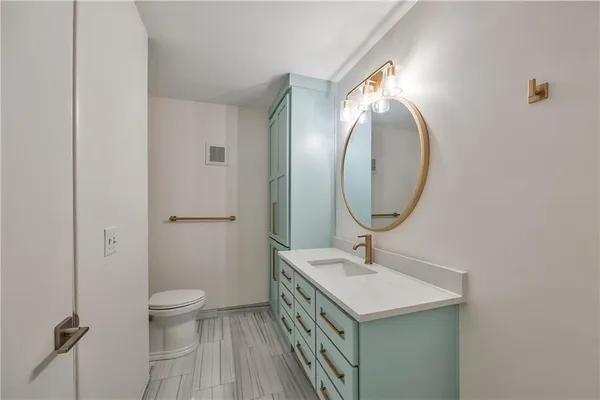 $205,000 | 8718 Metcalf Avenue, Unit 102, Overland Park, KS 66212