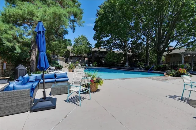 $205,000 | 8718 Metcalf Avenue, Unit 102, Overland Park, KS 66212