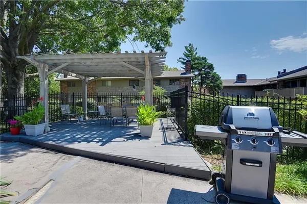 $205,000 | 8718 Metcalf Avenue, Unit 102, Overland Park, KS 66212