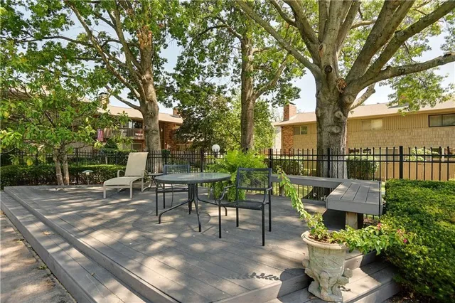 $205,000 | 8718 Metcalf Avenue, Unit 102, Overland Park, KS 66212