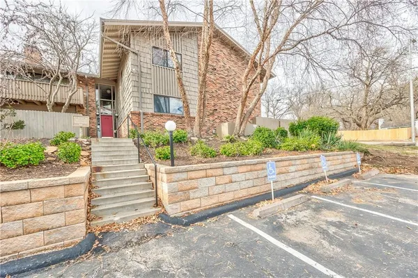 $205,000 | 8718 Metcalf Avenue, Unit 102, Overland Park, KS 66212