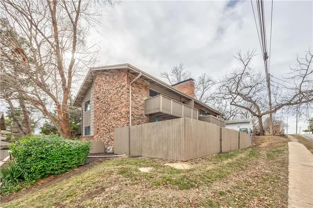 $205,000 | 8718 Metcalf Avenue, Unit 102, Overland Park, KS 66212