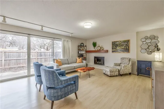 $205,000 | 8718 Metcalf Avenue, Unit 102, Overland Park, KS 66212