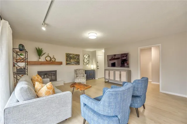 $205,000 | 8718 Metcalf Avenue, Unit 102, Overland Park, KS 66212