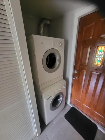 a black and white photo of a picture