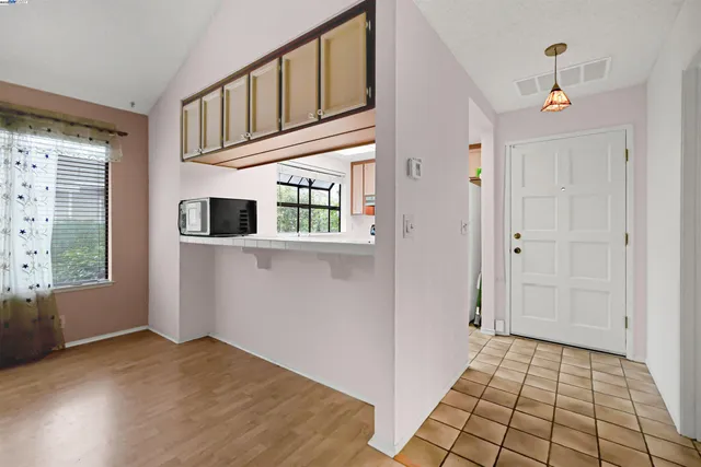 $350,000 | 2437 St Helena Drive, Unit 3, Hayward, CA 94542