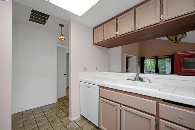 $350,000 | 2437 St Helena Drive, Unit 3, Hayward, CA 94542