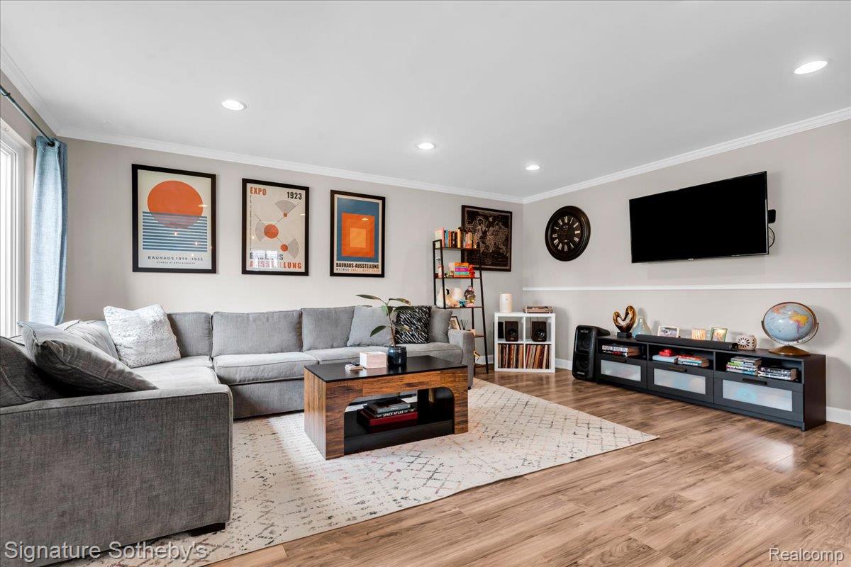 04-1099 Eaton Rd_4.jpg