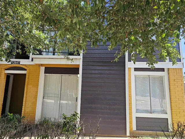 a house view with a outdoor space