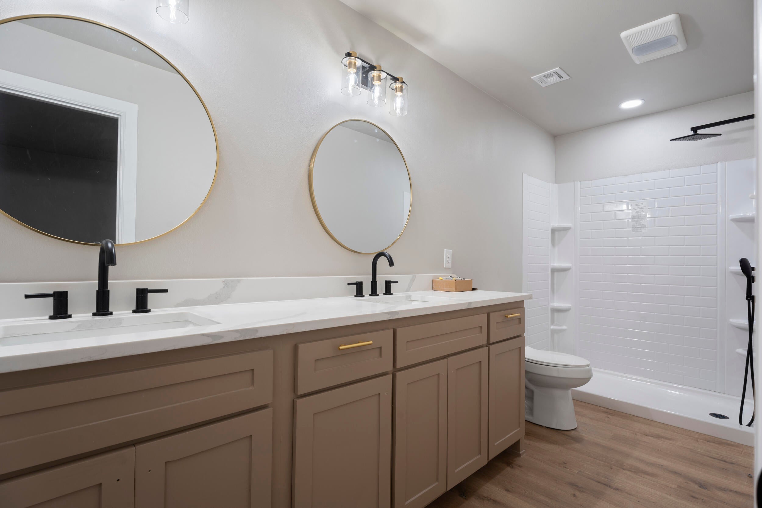 63250 East 280 Road Grove, OK 74344 - Photo 15 of 42 Primary bathroom