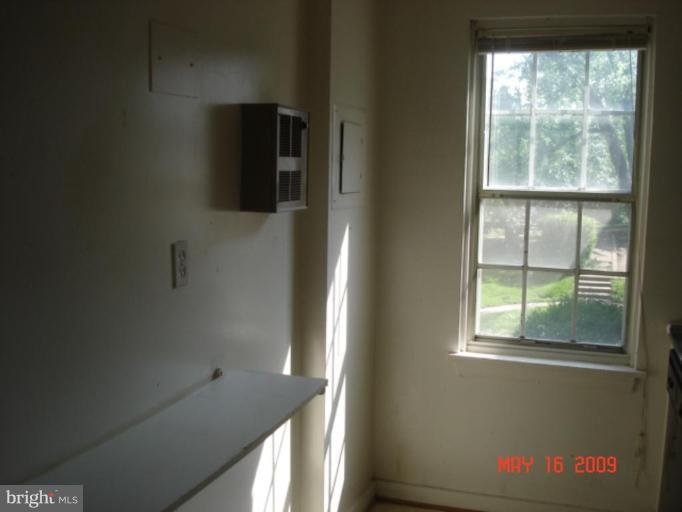 207 Glebe Road East, Unit 207B Alexandria, VA 22305 - Photo 6 of 9 Kitchen #2