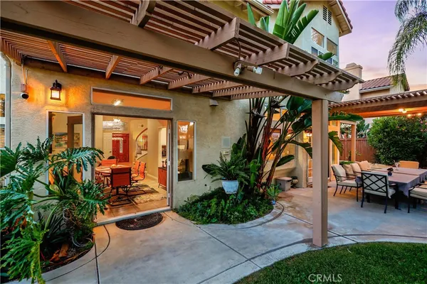 a view of outdoor space yard and porch