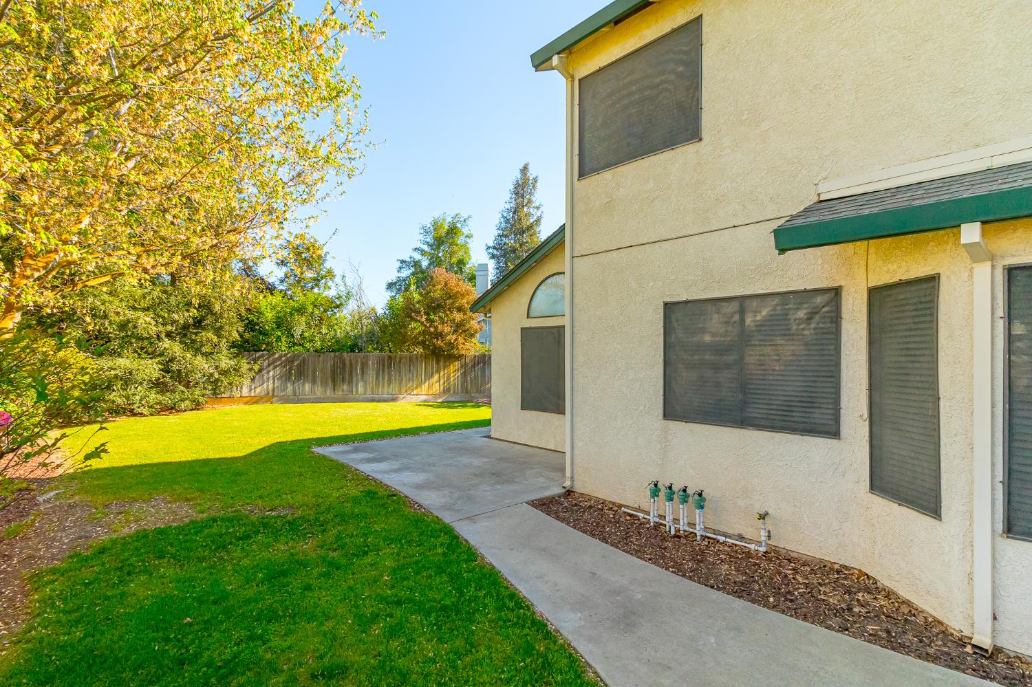 4209 Godfrey Drive Salida, CA 95368 - Photo 33 of 34 a view of a house with a swimming pool