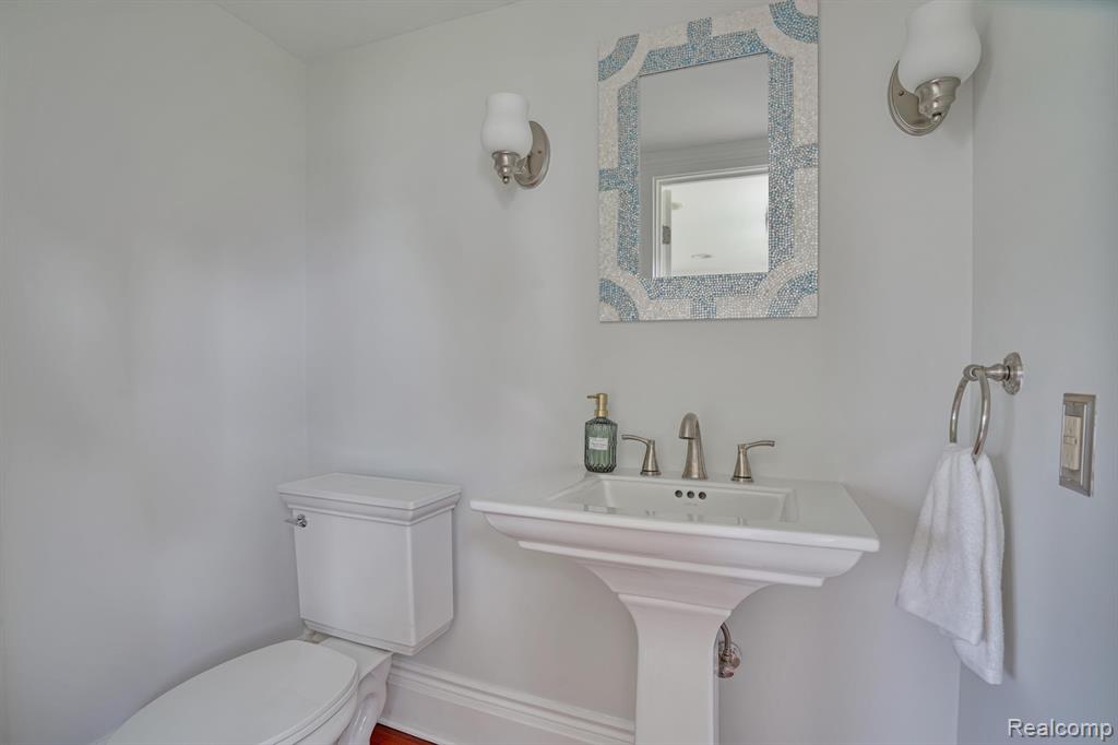 27740 Southpointe Road Grosse Ile, MI 48138 - Photo 8 of 24 Gallery Image 8