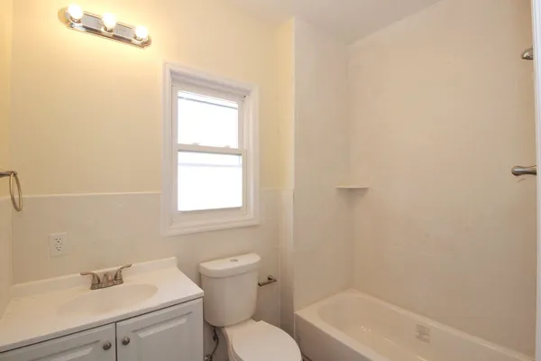 $3,300 | 8516 5th Avenue, Unit 2, North Bergen, NJ 07047