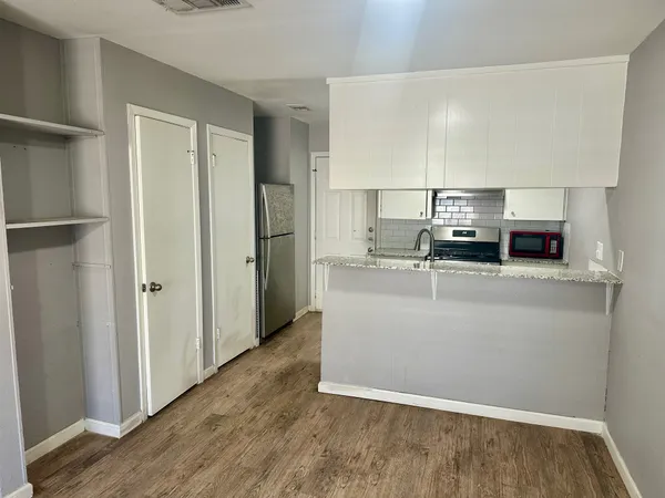 $1,300 | 836 North Meadows Drive, Unit B, Austin, TX 78758