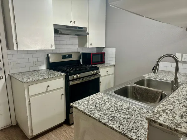 $1,300 | 836 North Meadows Drive, Unit B, Austin, TX 78758