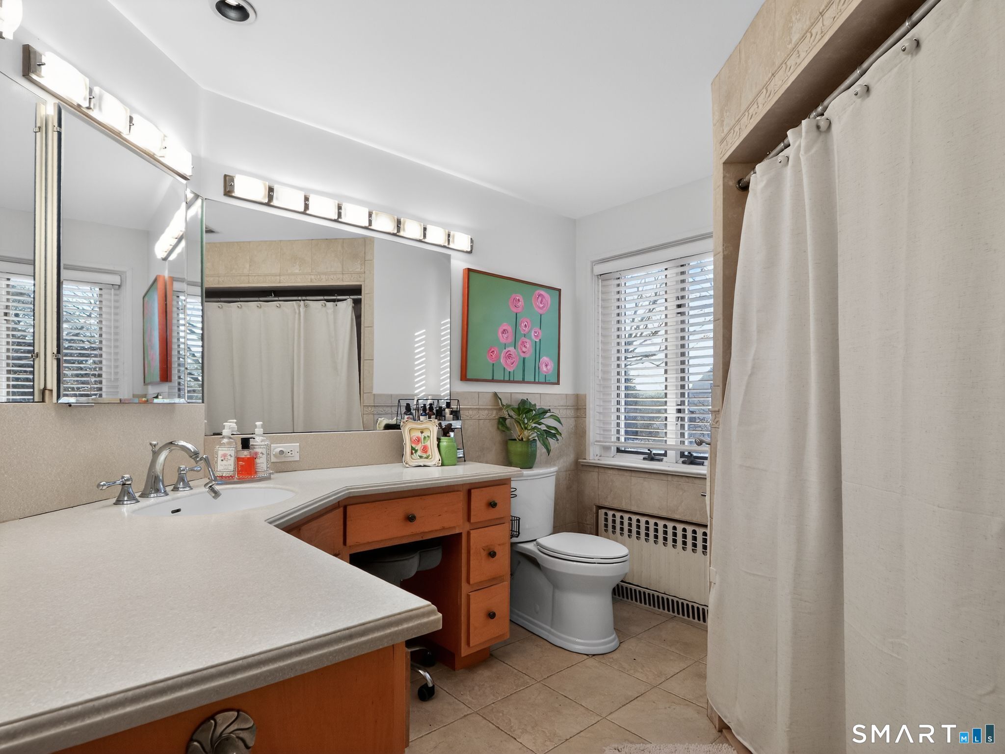 59 Broadfield Road Hamden, CT 06517 - Photo 18 of 40 a very nice looking room with a large window