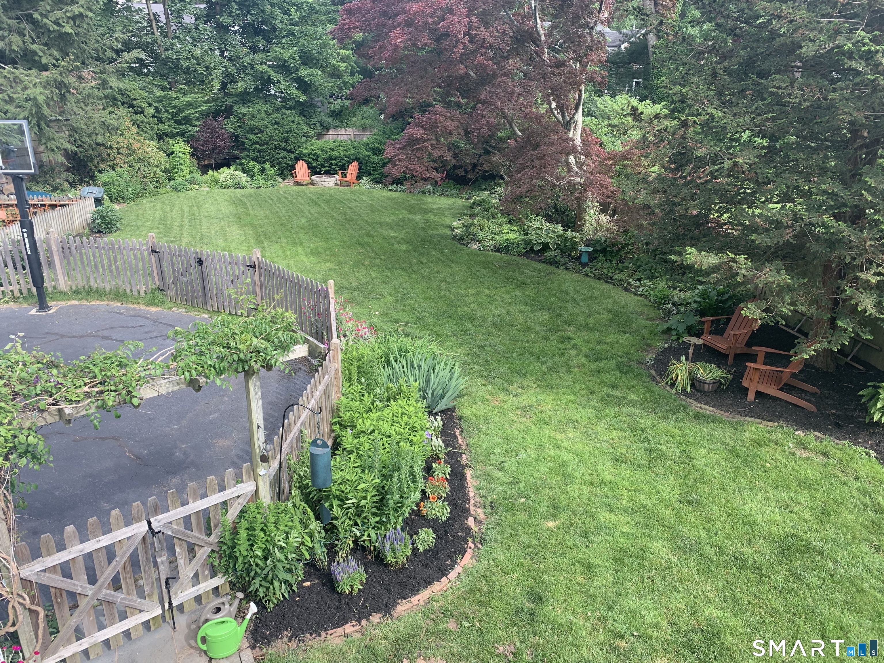 59 Broadfield Road Hamden, CT 06517 - Photo 32 of 40 a view of a garden with houses