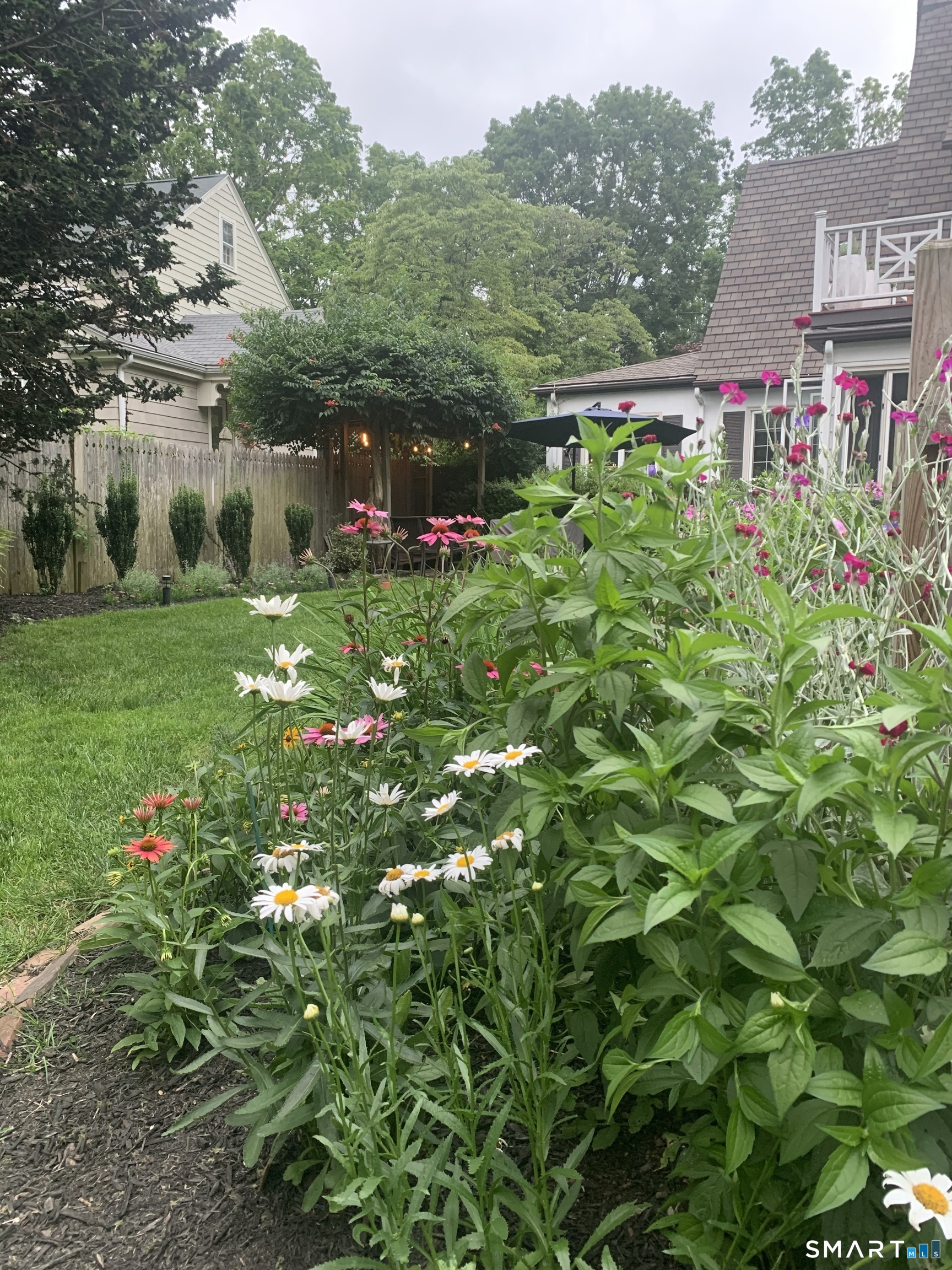 59 Broadfield Road Hamden, CT 06517 - Photo 33 of 40 a view of a potted plants in a garden