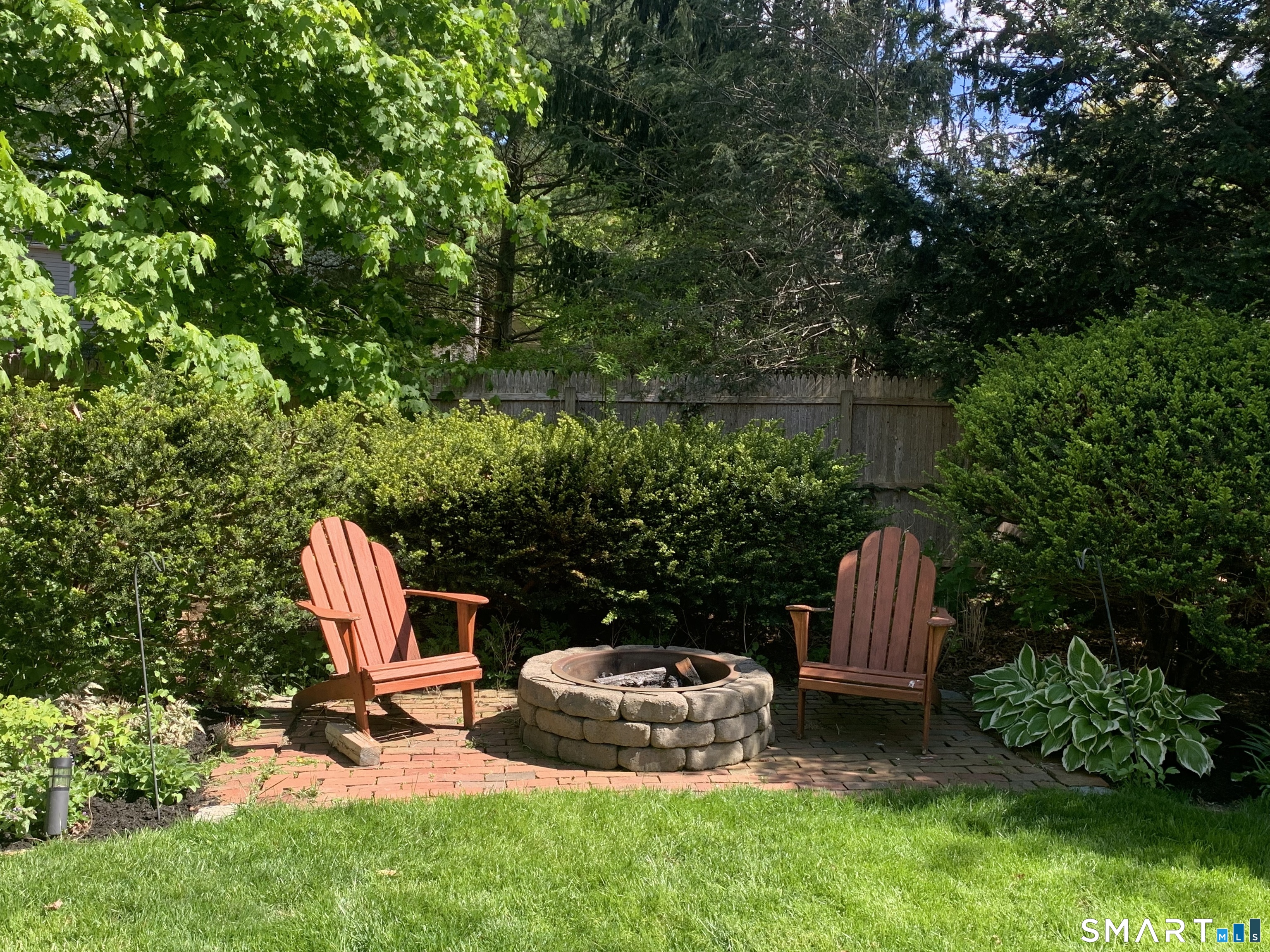 59 Broadfield Road Hamden, CT 06517 - Photo 38 of 40 a garden view with a seating space