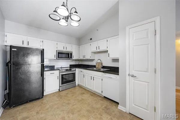 $175,000 | 3425 Country Stone Manor Drive, Unit C, Valley Park, MO 63088