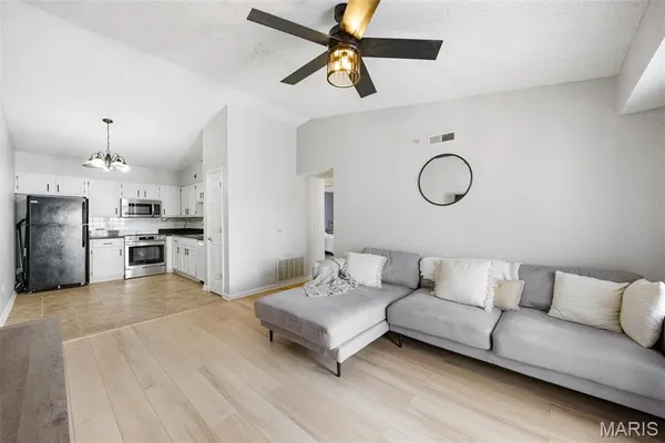 $175,000 | 3425 Country Stone Manor Drive, Unit C, Valley Park, MO 63088