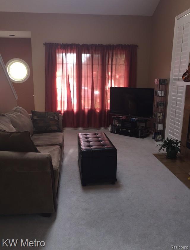 549 South Crooks Road Clawson, MI 48017 - Photo 4 of 22 IMG_6751.jpg