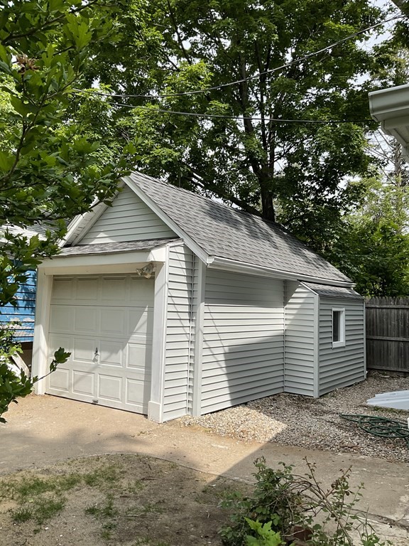 24 Ina Street Springfield, MA 01109 - Photo 3 of 22